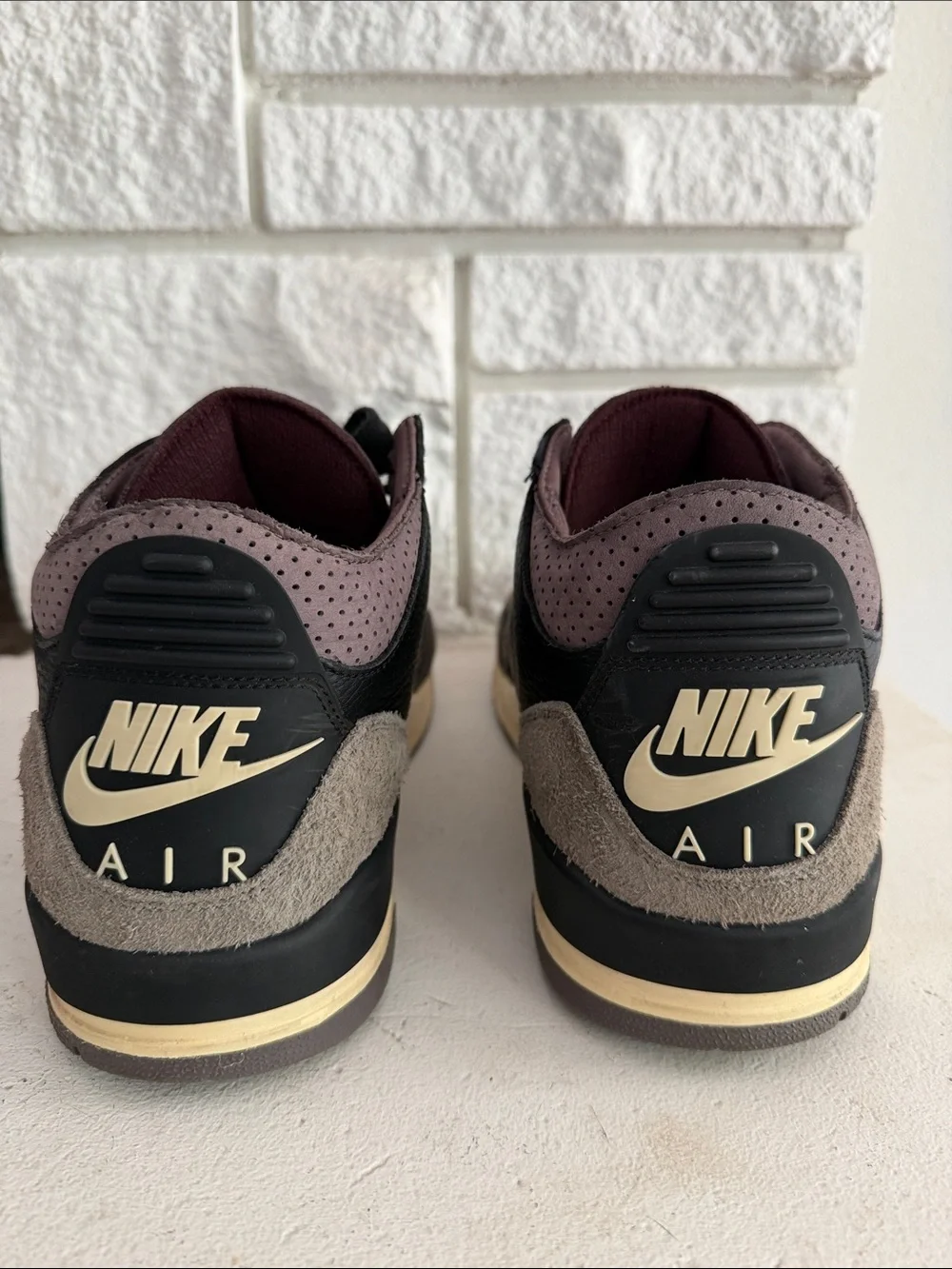 Nike Air Jordan 3 [Jordan Low-Top Sneakers in Black and Mauve]